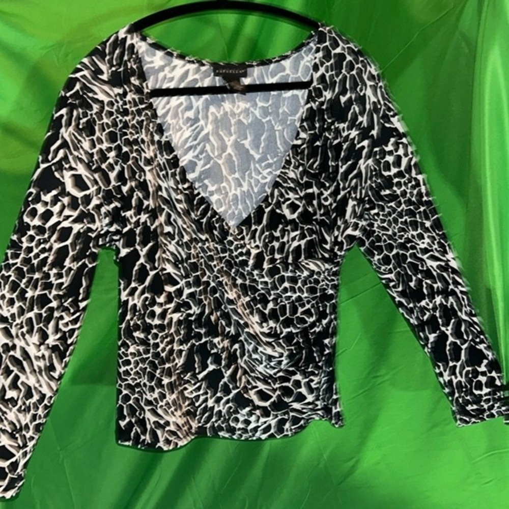 Rafaella Blk & Wht Animal Print, 3/4 Slv, LowCut‎ Wrap, Stretch, Blouse P2P 19"